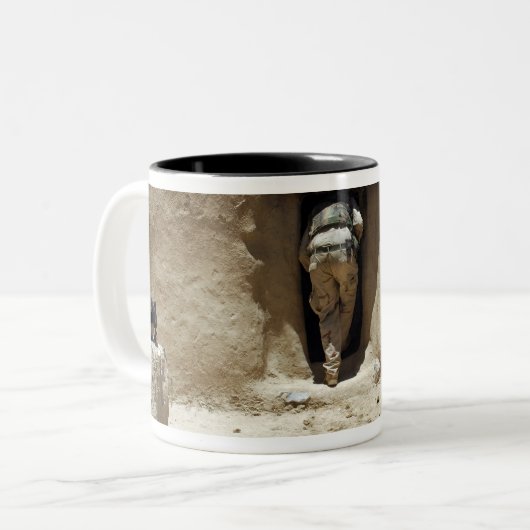 Soldat der Nationalgarde Zweifarbige Tasse (Vorderseite Links)