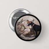 Soldat in Camouflage mit MIlitary Dog Button (Vorne & Hinten)