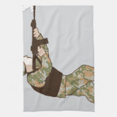 Soldat in der Aktion Geschirrtuch (Vertikal)