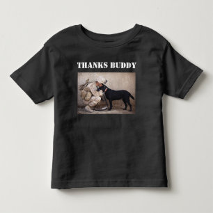 Soldat in Fatigues mit seinem Militärhund Kleinkind T-shirt