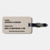 Soldat in WüstenCamouflage mit seinem Militärhund Gepäckanhänger (Rückseite horizontal)