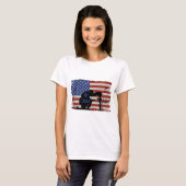 Soldat knetet Silhouette und amerikanische Flagge T-Shirt (Vorne ganz)