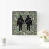 Soldat/Krieger-Silhouette mit Camouflage Quadratische Wanduhr (Zuhause)