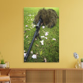 Soldat praktiziert Scharfmachertaktik Leinwanddruck (Insitu (Wohnzimmer))