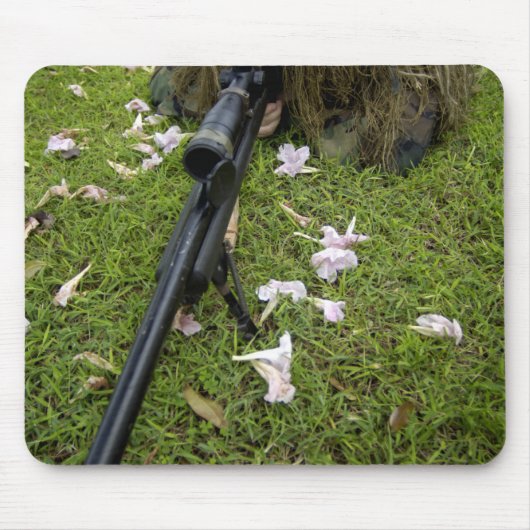 Soldat praktiziert Scharfmachertaktik Mousepad (Vorne)