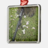 Soldat praktiziert Scharfmachertaktik Silbernes Ornament (Links)