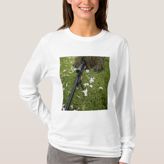 Soldat praktiziert Scharfmachertaktik T-Shirt (Vorderseite)