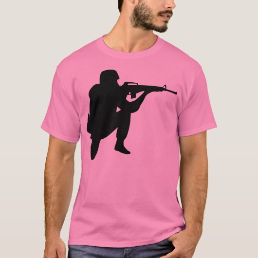 Soldat. Schwarzes. RIGHT-Facing. T-Shirt (Vorderseite)