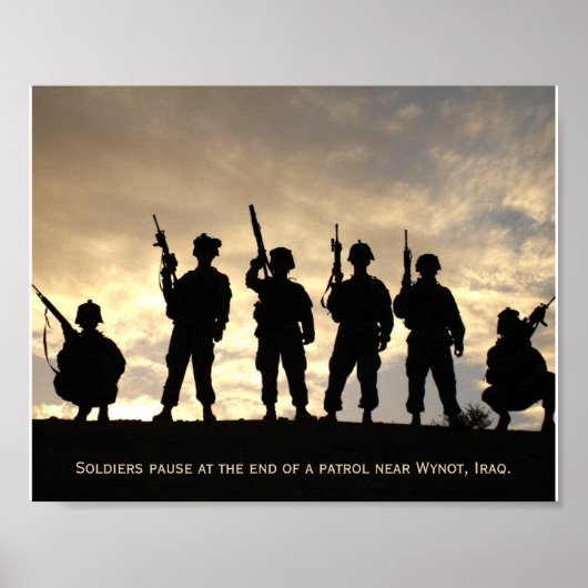Soldaten auf der Patrouillenebene Silhouette gegen Poster (Vorne)
