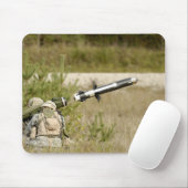 Soldaten, die eine FGM-148 Javelin feuern Mousepad (Mit Mouse)