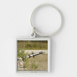 Soldaten, die einen Speer FGM-148 abfeuern Schlüsselanhänger