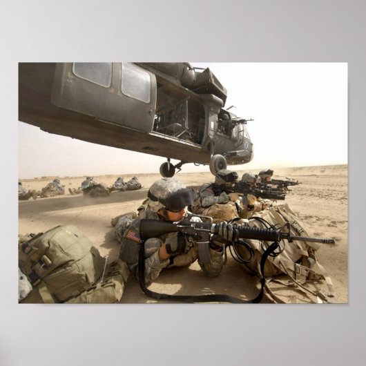 Soldaten entsorgen einen UH-60 Black Hawk Helikopt Poster (Vorne)