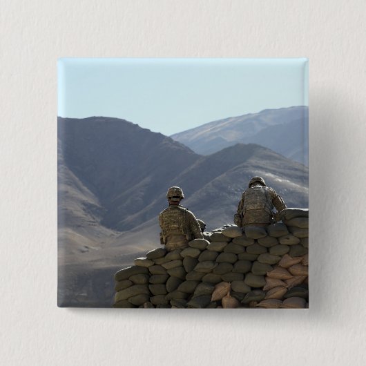 Soldaten führen Kommunikationsausrüstung ein Button (Vorderseite)