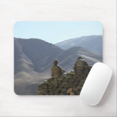 Soldaten führen Kommunikationsausrüstung ein Mousepad (Mit Mouse)