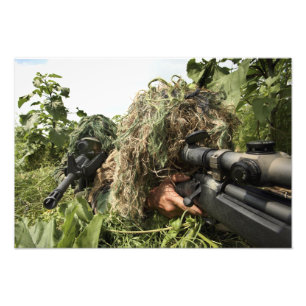 Soldaten gekleidet in ghillie Anzügen Fotodruck