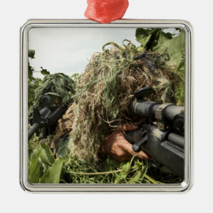 Soldaten gekleidet in ghillie Anzügen Silbernes Ornament