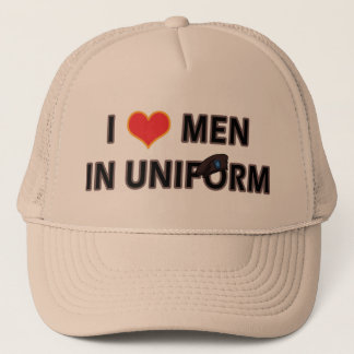 SOLDATEN IN DER UNIFORM TRUCKERKAPPE