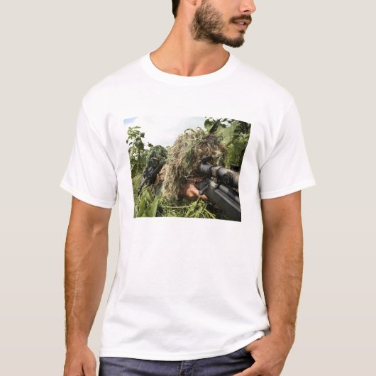 Soldaten in Gigillie-Anzügen T-Shirt (Vorderseite)