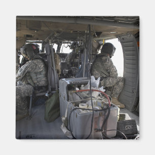 Soldaten passen für Gefahren auf Magnet