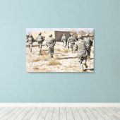 Soldaten reagieren auf einen Kleinwaffenangriff Leinwanddruck (Insitu (Holzboden))