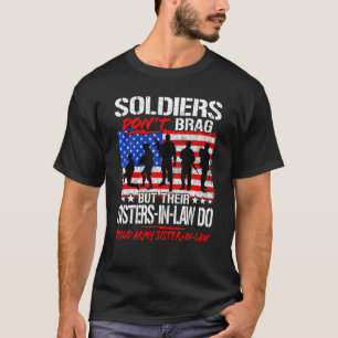 Soldaten verprügeln nicht die proukte Armee, die i T-Shirt