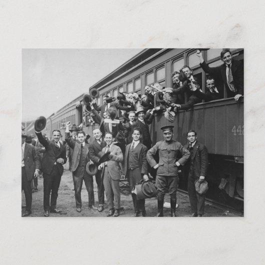 Soldaten zogen während des Ersten Weltkriegs in Ca Postkarte (Vorderseite)