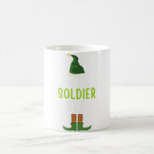Soldier Elf Funny Christmas Pajama Kaffeetasse (Mittel)