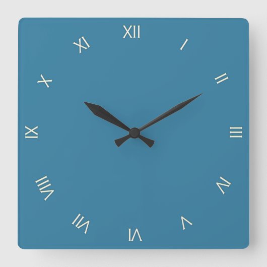Solid Astral Blue Roman Numerals Quadratische Wanduhr (Vorderseite)