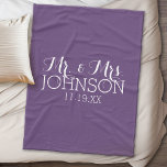 Solid Color Eggplant Mr. & Mrs. Gastgeschenk Hochz Fleecedecke<br><div class="desc">Eine kühn lila Farbe mit schicken Schriftart machen aus einem Statement für Empfang-Gefallen. Die Schriftart von Herrn und Frau können leichter angepasst werden, wenn Sie zuerst alle Texte und Foto ersetzen. Wenn Ihre Kunst noch angepasst werden muss, klicken Sie auf die Schaltfläche Diese anpassen. Das bringt Sie zu einem Designbereich,...</div>