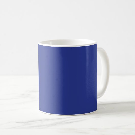 Solid Deep Blue Backdrop | Bold Minimalist Design Kaffeetasse (VorderseiteRechts)