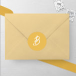 Solid Golden Monogram Wedding Runder Aufkleber<br><div class="desc">Mit unserem Solid Golden Monogram Wedding Round Sticker, der perfekten Wahl für die Versiegelung von Hochzeitseinladungen und Gunst-Taschen, stärken Sie Ihre Hochzeitsarbeit. Mit einem zeitlosen, eleganten Design präsentiert dieser runde Aufkleber Ihre Initialen in einem atemberaubenden, kalligraphischen Schriftart auf luxuriösem goldfarbenem Hintergrund und verleiht Ihrem Hochzeitstag eine Touch der Eleganz. Diese...</div>