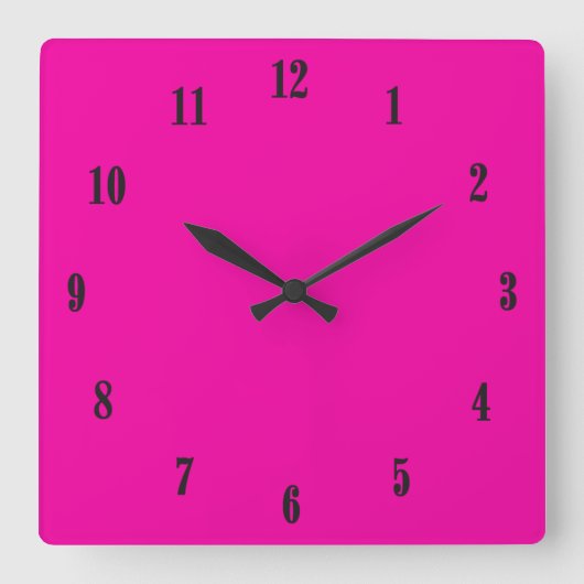 Solid Hot Pink mit schwarzen Schriftart Quadratische Wanduhr (Vorderseite)
