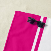 Solid Hot Pink White Stripes Moderner Name Strandtuch (Beispiel)