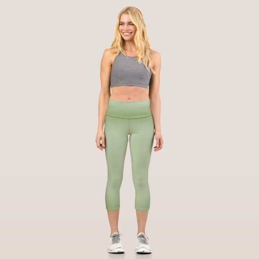 Solid Jade Green Celadon Capri Leggings (Vorderseite)