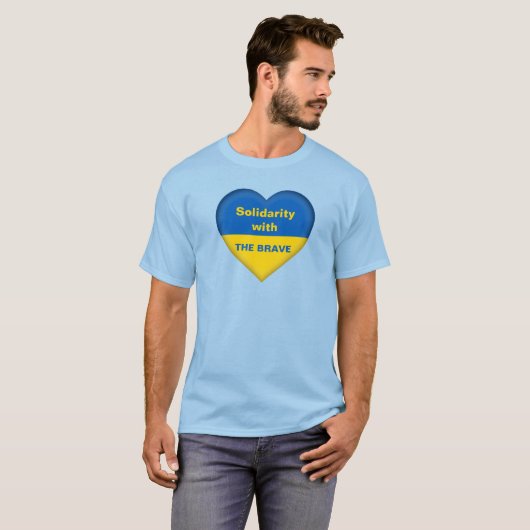 Solidarität Herz der ukrainischen Flagge T-Shirt (Vorne ganz)