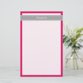 Solide Himbeere, dunkelgraue Ribbon-Monogramm Briefpapier (Stehend Vorderseite)