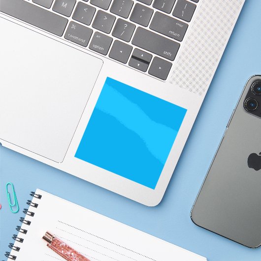 Solider Cyan-Blauer Hintergrund | Minimalistischer Aufkleber (Laptop mit iPhone)
