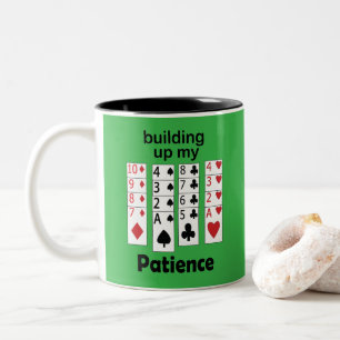 Solitaire-Spiel, das meine Geduld aufbaut, lustige Zweifarbige Tasse