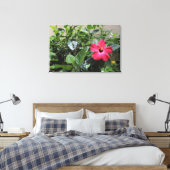 Solitärroter Hibiskus Leinwanddruck (Insitu (Schlafzimmer))