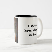 Sollte in Bett Katze Meme bleibe haben Zweifarbige Tasse (VorderseiteRechts)