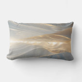 Solstice Echo – Luminous Gold Wave Abstract Throw Lendenkissen (Vorderseite)