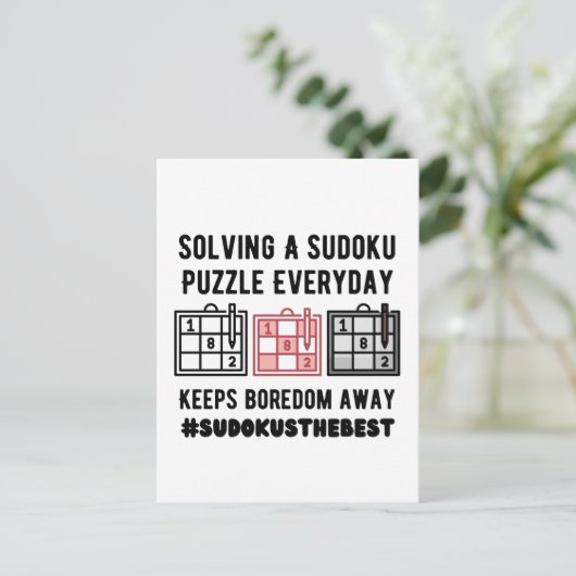 Solving a sudoku puzzle a everyday postkarte (Stehend Vorderseite)