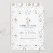Some Bunny Blue Floral Stripe 1st Birthday Einladung (Vorne/Hinten)