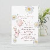 Some Bunny First 1st Birthday Invitation Einladung (Stehend Vorderseite)