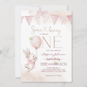 Some Bunny First 1st Birthday Invitation Einladung (Vorderseite)