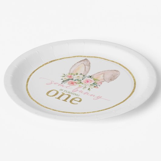 Some Bunny is turning ONE (Bunny Ears) Pappteller (Schrägansicht)