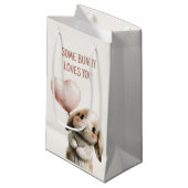 Some Bunny Loves You with Heart Balloon Kleine Geschenktüte (Vorderseite Schrägansicht)