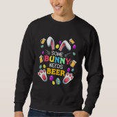 Some Bunny Needs Beer Drinking Party Easter 2023 Sweatshirt (Vorderseite)