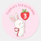 Some Bunny Strawberry Balloon Birthday Runder Aufkleber (Vorderseite)