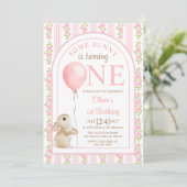 Some Bunny Vintage Rabbit 1st Birthday Invitation Einladung (Stehend Vorderseite)
